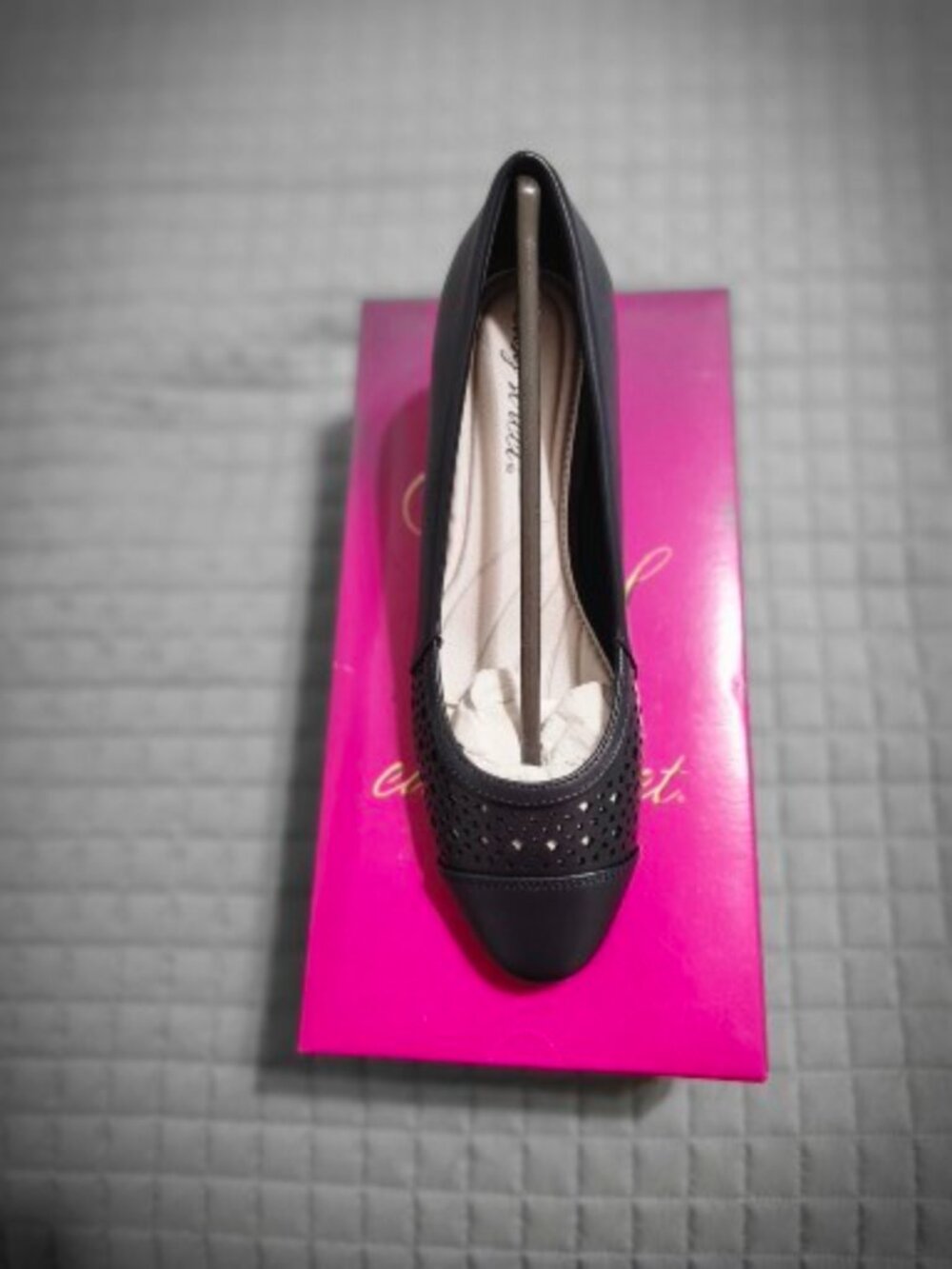 Easy Sreet Navy blue low pumps- 8.5N tried Never worn - NIB